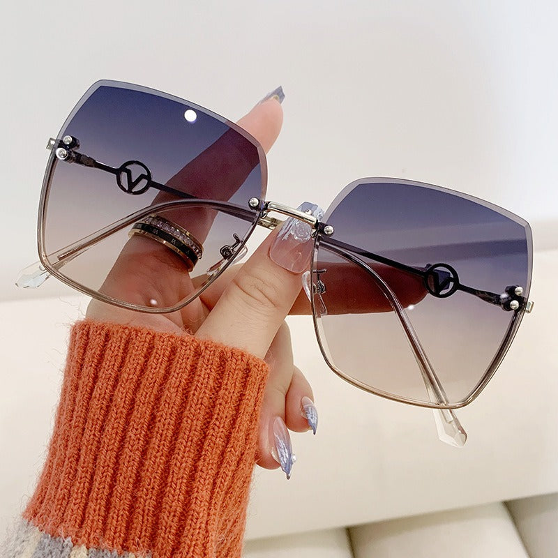 New Frameless Trimmed Sunglasses Women's Fashion Metal Large Frame Gradual Change Light Color Sunglasses Driving Sunvisors ins eprolo