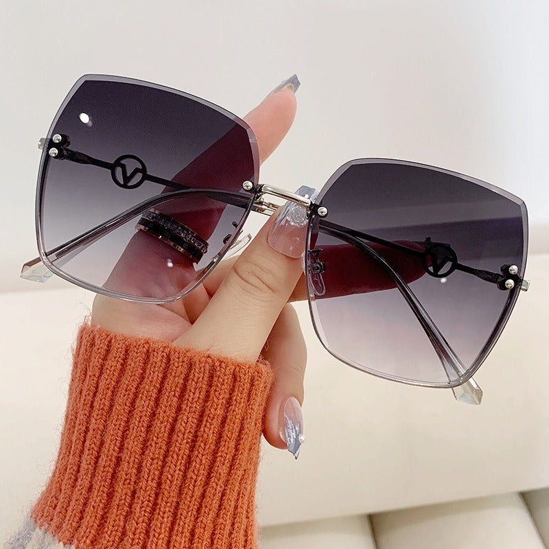 New Frameless Trimmed Sunglasses Women's Fashion Metal Large Frame Gradual Change Light Color Sunglasses Driving Sunvisors ins eprolo