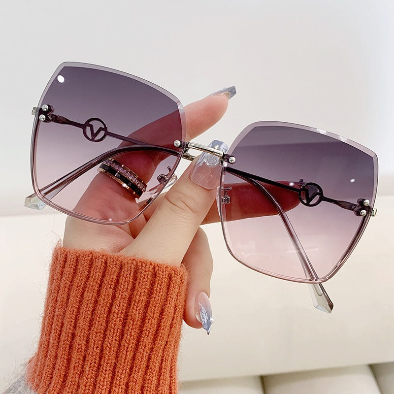 New Frameless Trimmed Sunglasses Women's Fashion Metal Large Frame Gradual Change Light Color Sunglasses Driving Sunvisors ins eprolo